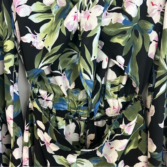 Show Me Your Mumu Floral Bell Sleeve Wrap Front Tropical Romper Size Small - Picture 13 of 14